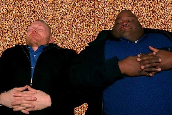 Негр лежит на деньгах