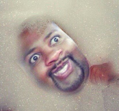 Негр в пене человек