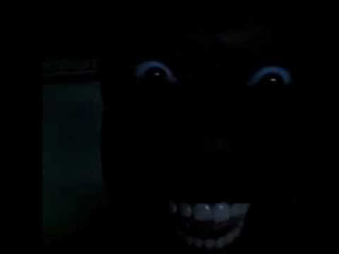 Смеется в темноте