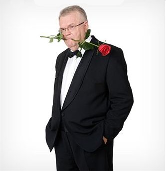 Мужик с розой во рту