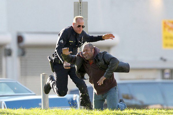 Убегает от копов