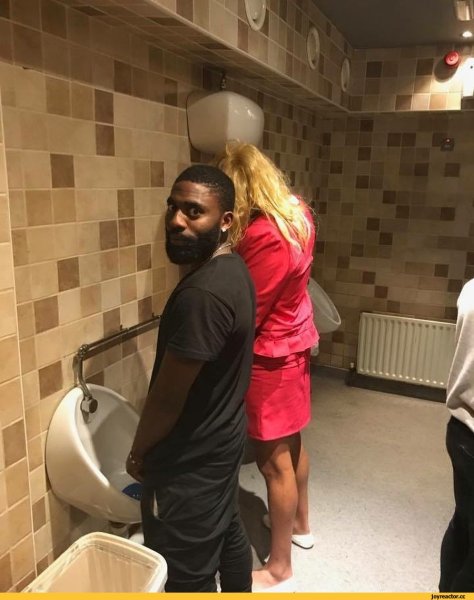 Неловкие ситуации в туалете