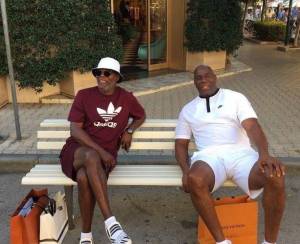 Нигер сидит