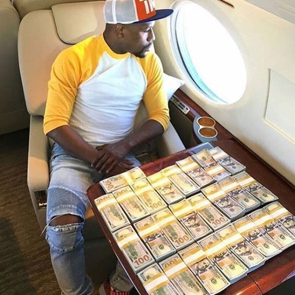 Флойд мани Мейвезер с деньгами