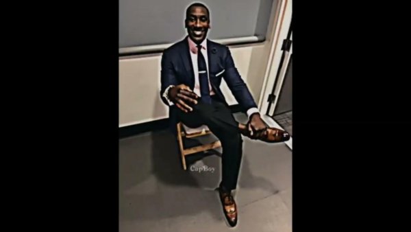 Негр улыбается