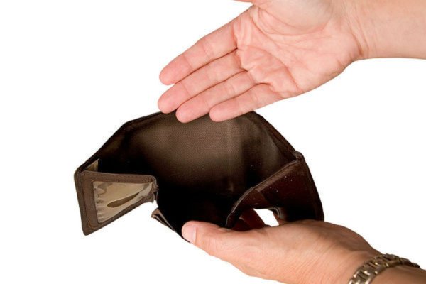 Мужчина с пустым кошельком