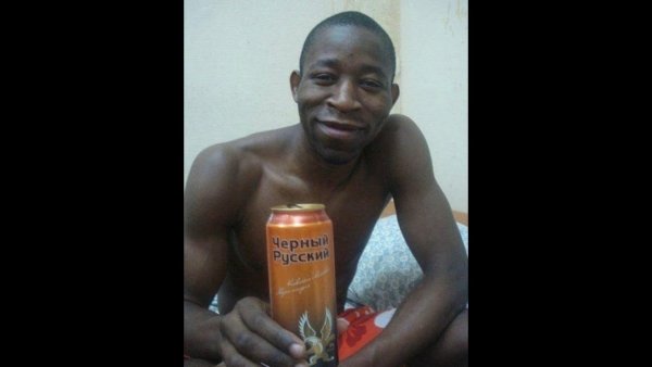 Негр с пивом