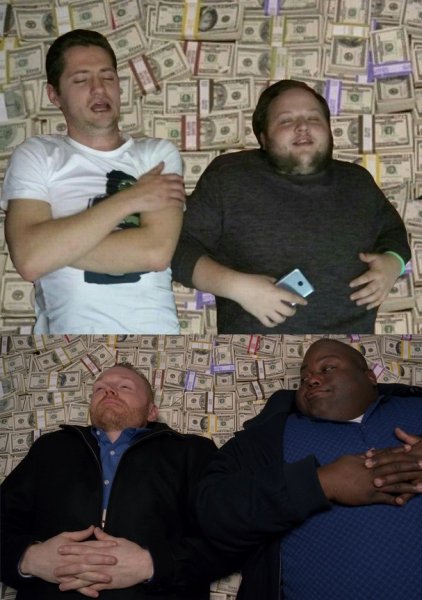 Негр из во все тяжкие лежит на деньгах