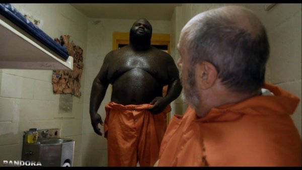 Дом с паранормальными явлениями 2 профессор в тюрьме