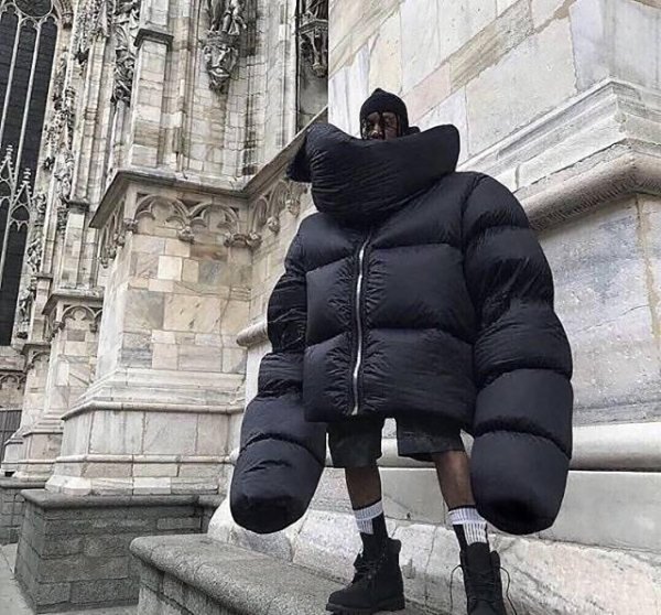 Огромный пуховик