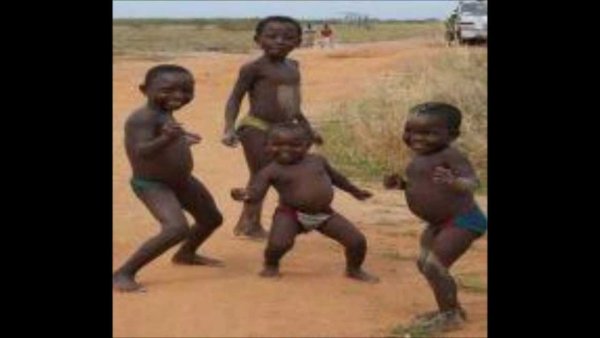 Смешной негритенок