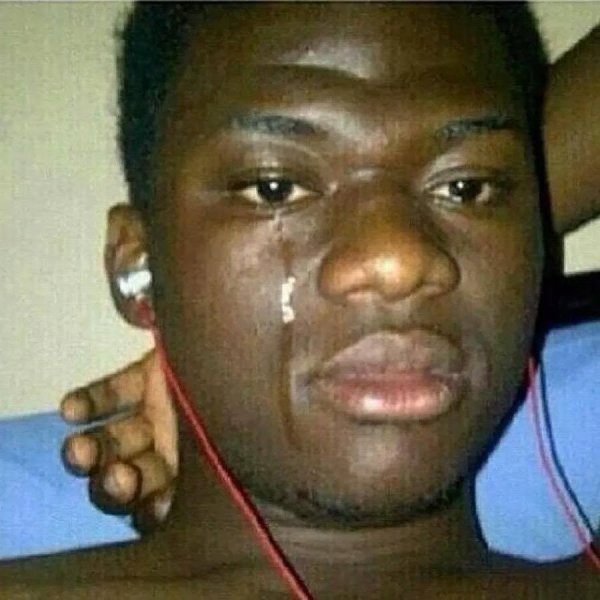 Негр с наушниками