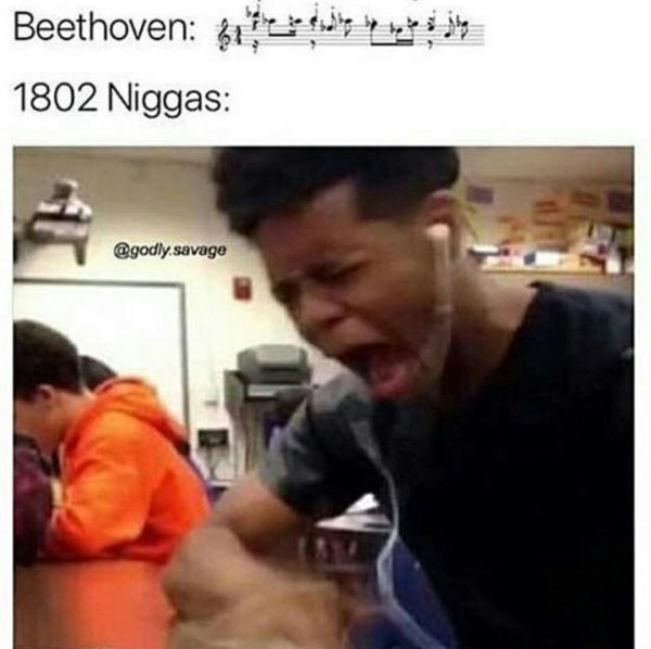 Негр в наушниках орет