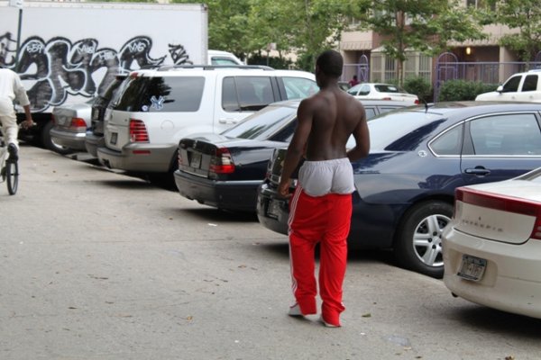 Нигеры со спущенными штанами