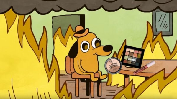 Собака за столом в горящем доме