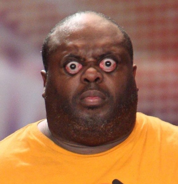 Негр выпучил глаза