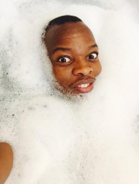 Негр в пене человек