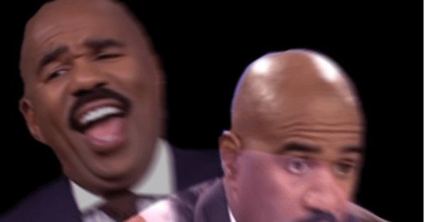 Негр смеется