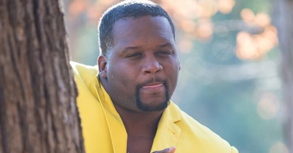 Негр в костюме