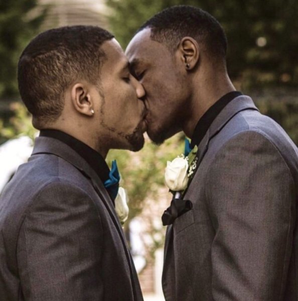 Негры целуются