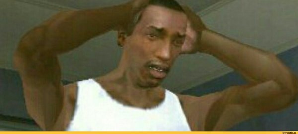 Сджией держится за голову