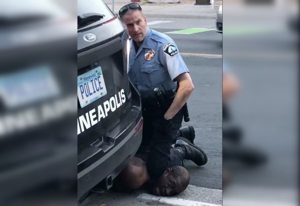 Американский полицейский Джордж Флойд