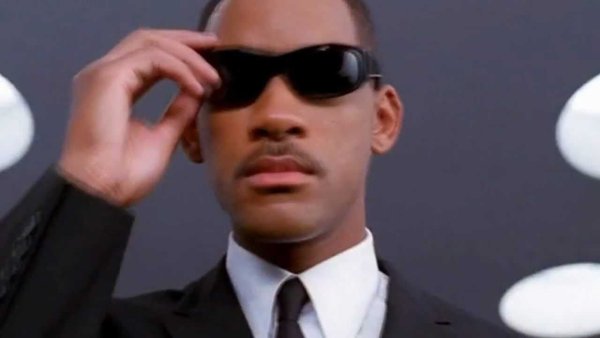 Чел с черными очками