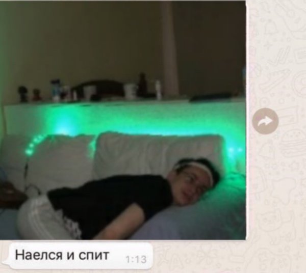 Наелся и спит