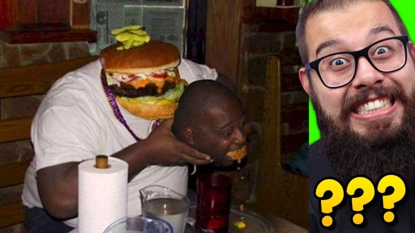 Человек ест огромный бургер