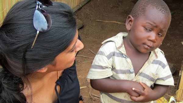 Подозрительный мальчик негр