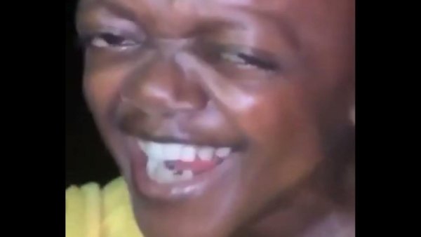 Негр плачет а потом смеется