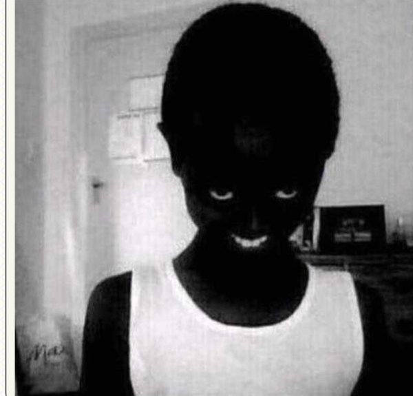 Нига улыбаеться в темн