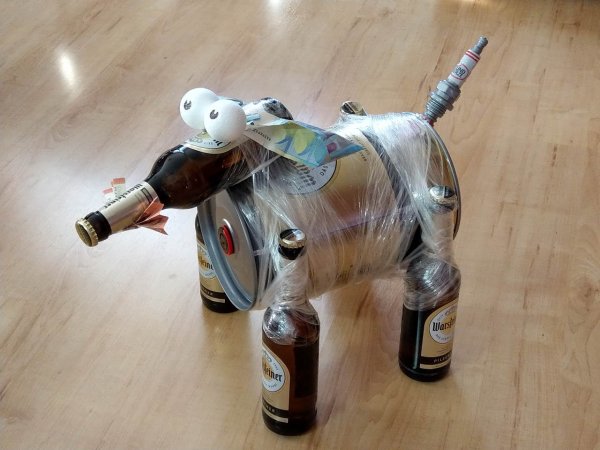Собачка из бутылок