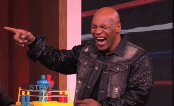 Тайсон смеется