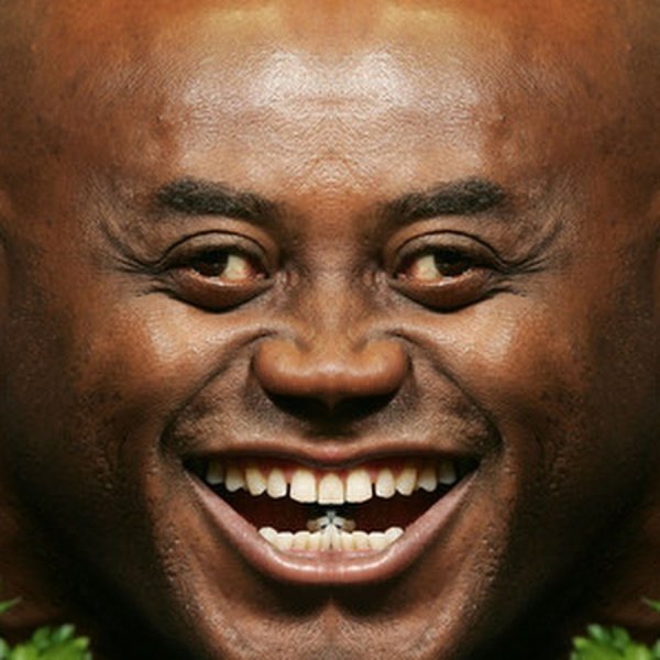 Негр улыбается
