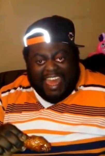 Негр с курочкой