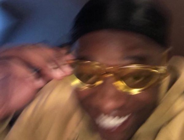 Нигер в очках Мем