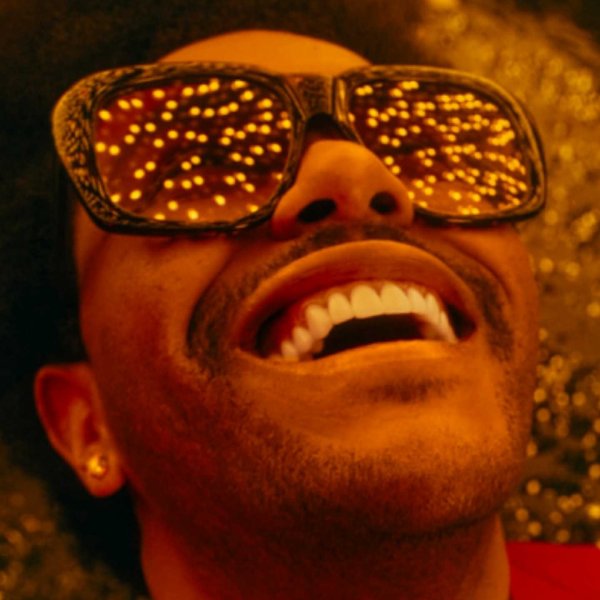 Негр в темных очках