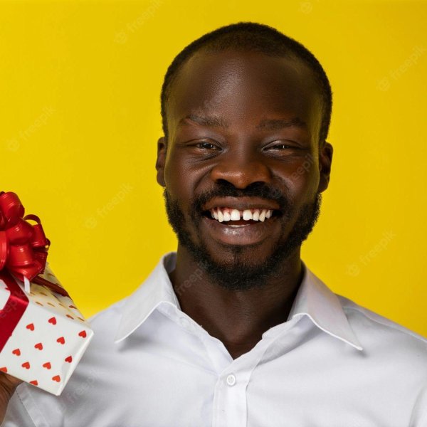 Негр улыбается