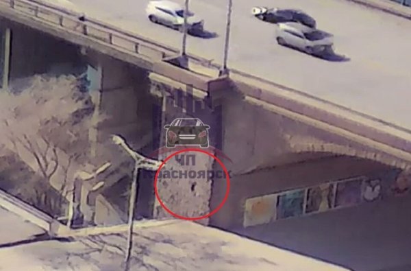 В Красноярске девушка прыгнула с моста