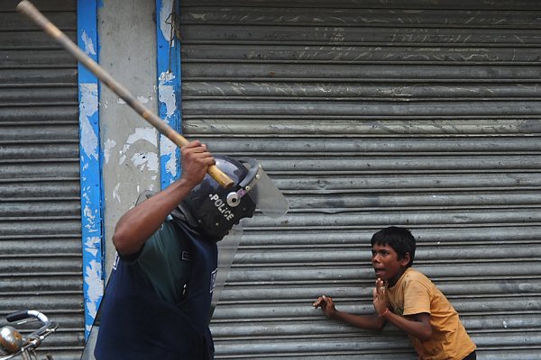 Человек с большой палкой