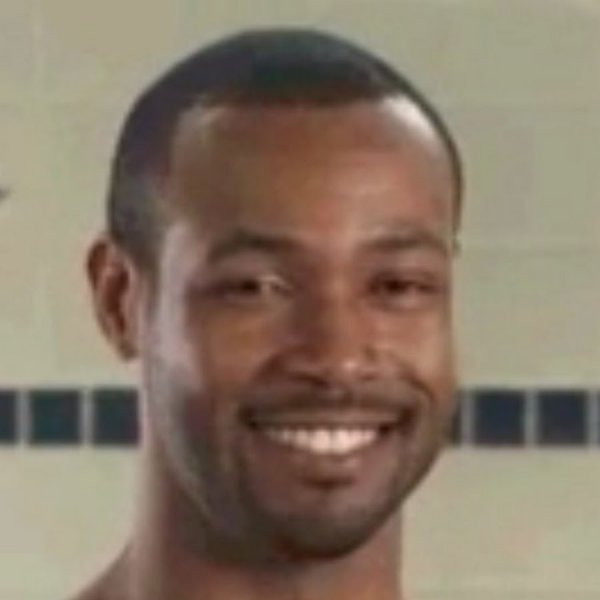 Негр подмигивает