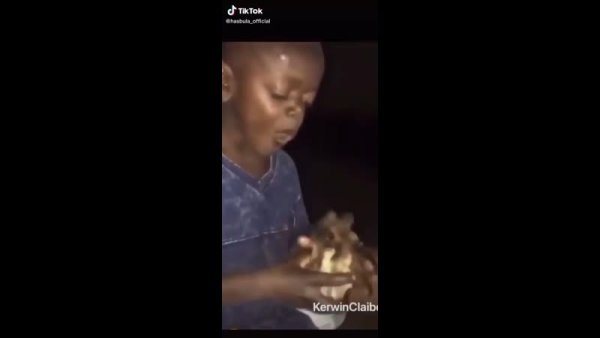 Мальчик негр улыбается Мем