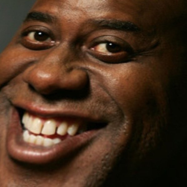 Негр улыбается