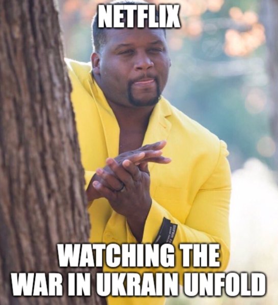 Негр в жёлтом пиджаке