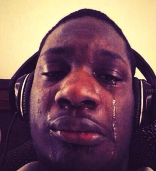 Мужик плачет