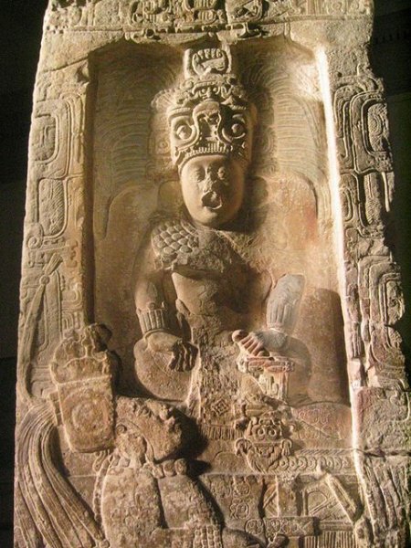 Древние статуи Майя