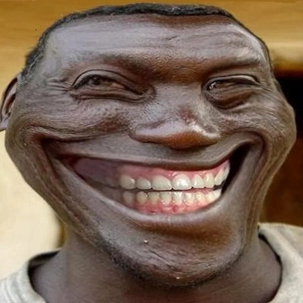 Негр улыбается