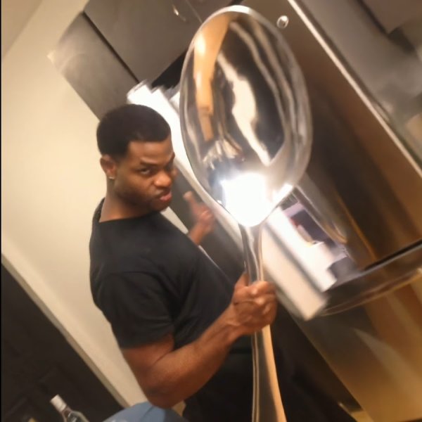 Огромная ложка