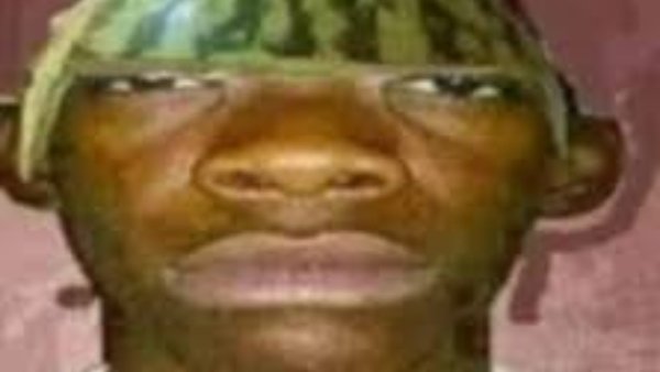 Негр в шлеме из арбуза